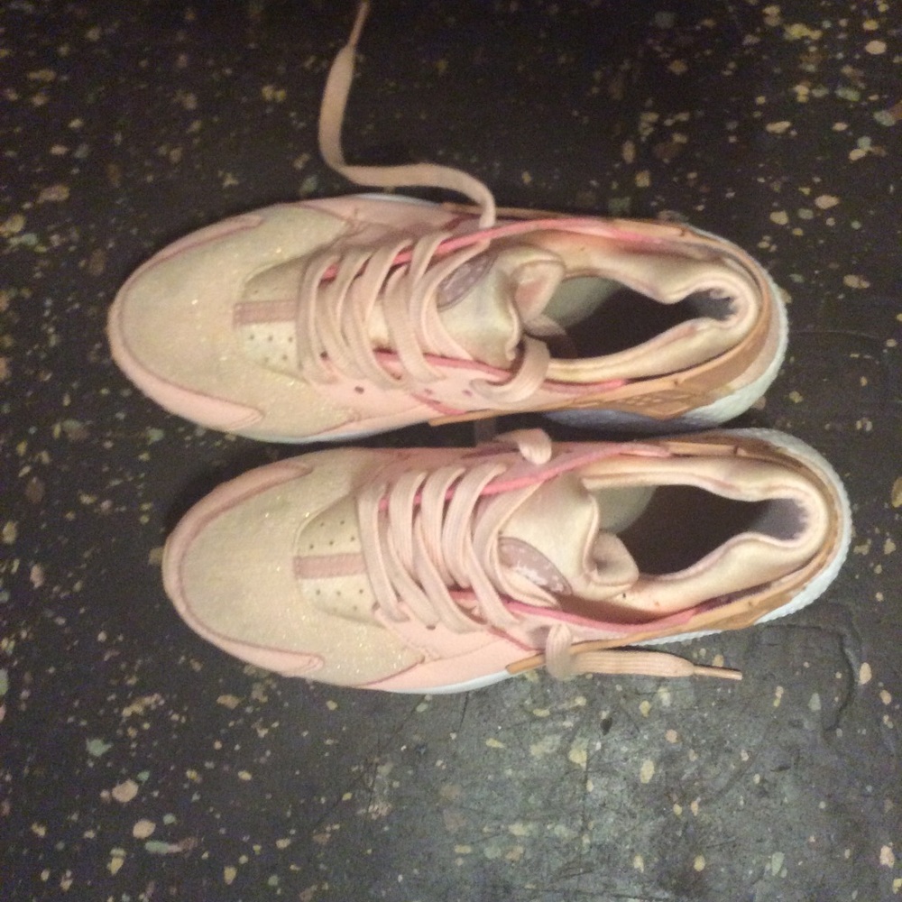 Pink huaraches